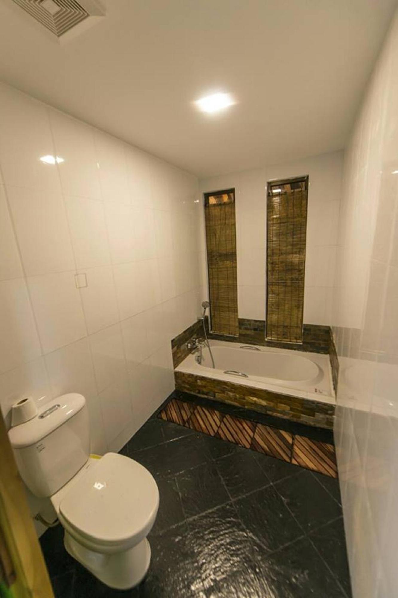 Hotel Queen Jamadevi Mawlamyine Bagian luar foto