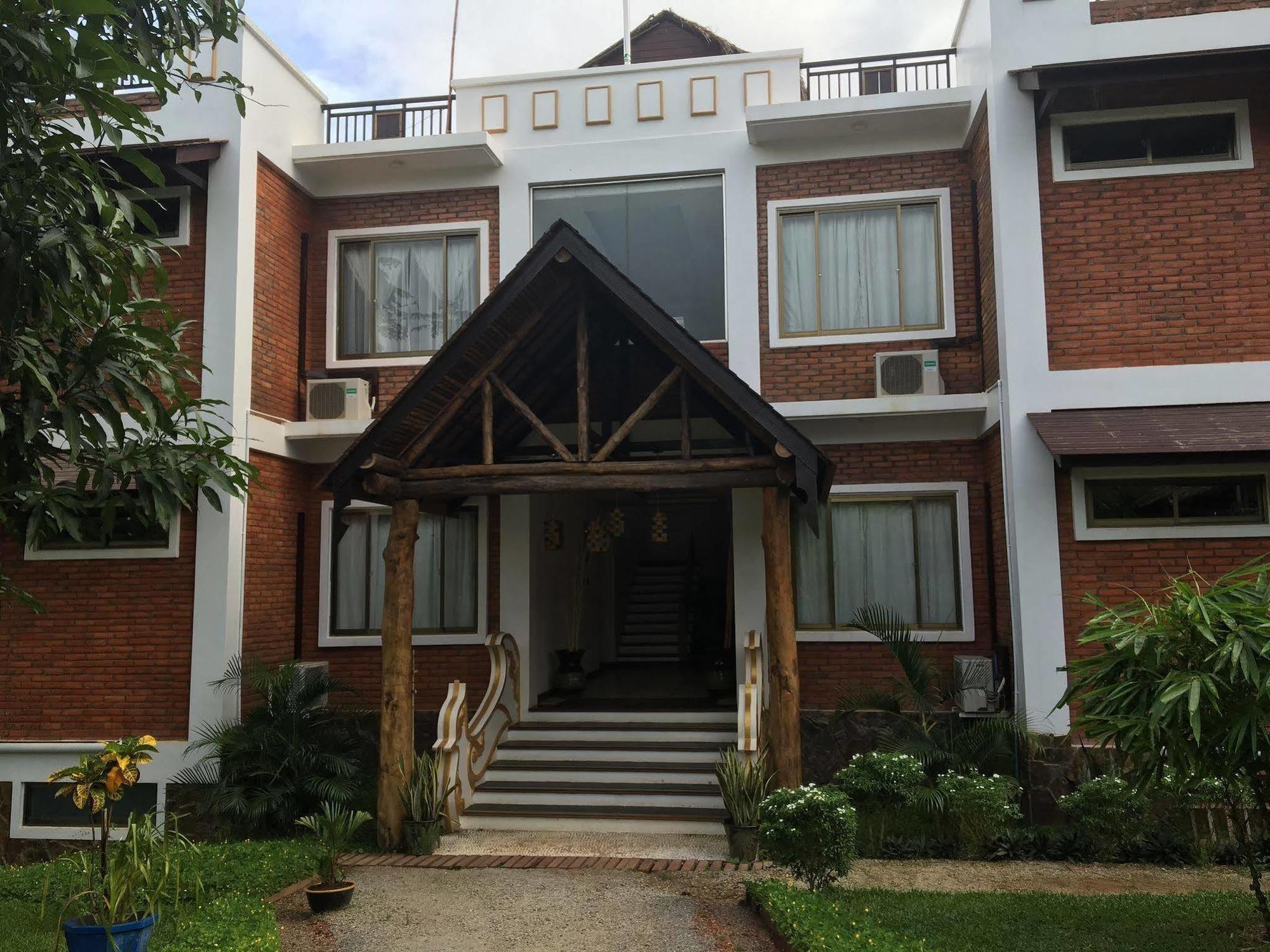 Hotel Queen Jamadevi Mawlamyine Bagian luar foto