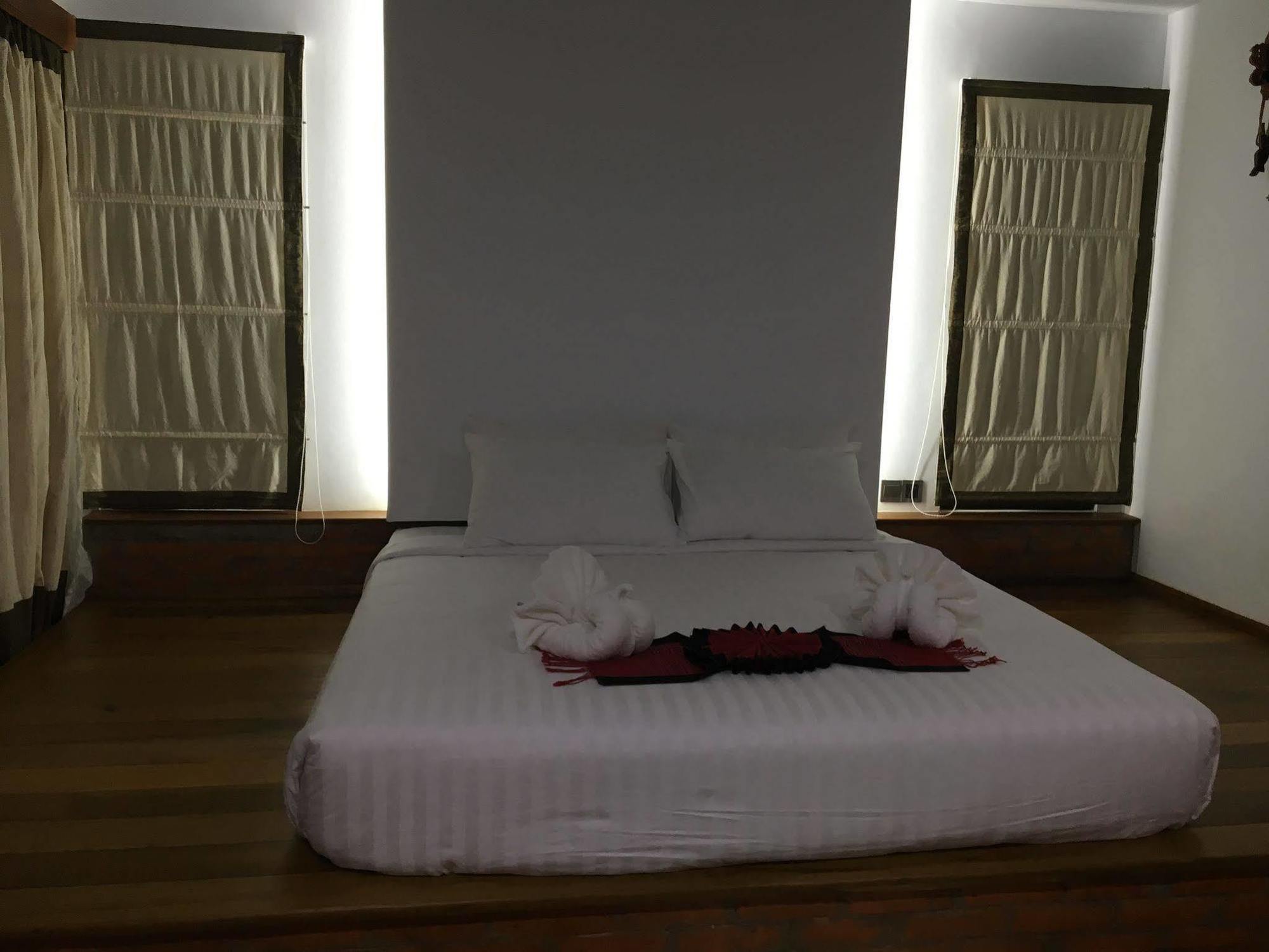 Hotel Queen Jamadevi Mawlamyine Bagian luar foto