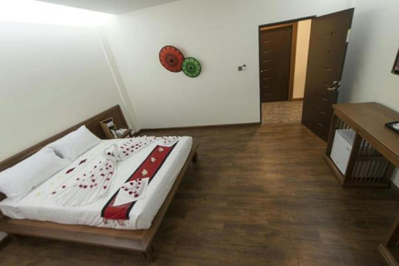 Hotel Queen Jamadevi Mawlamyine Bagian luar foto
