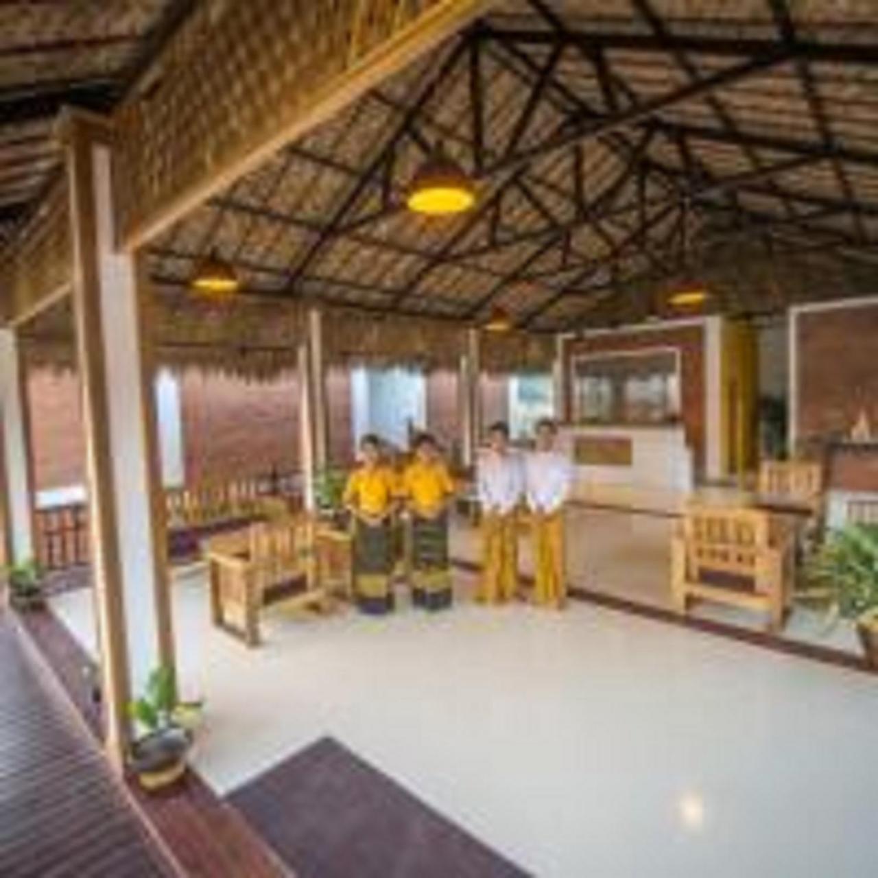 Hotel Queen Jamadevi Mawlamyine Bagian luar foto