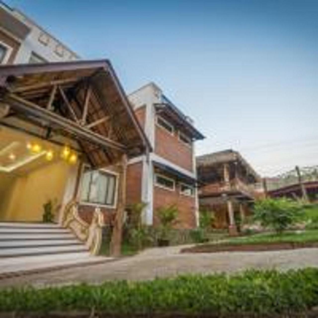 Hotel Queen Jamadevi Mawlamyine Bagian luar foto